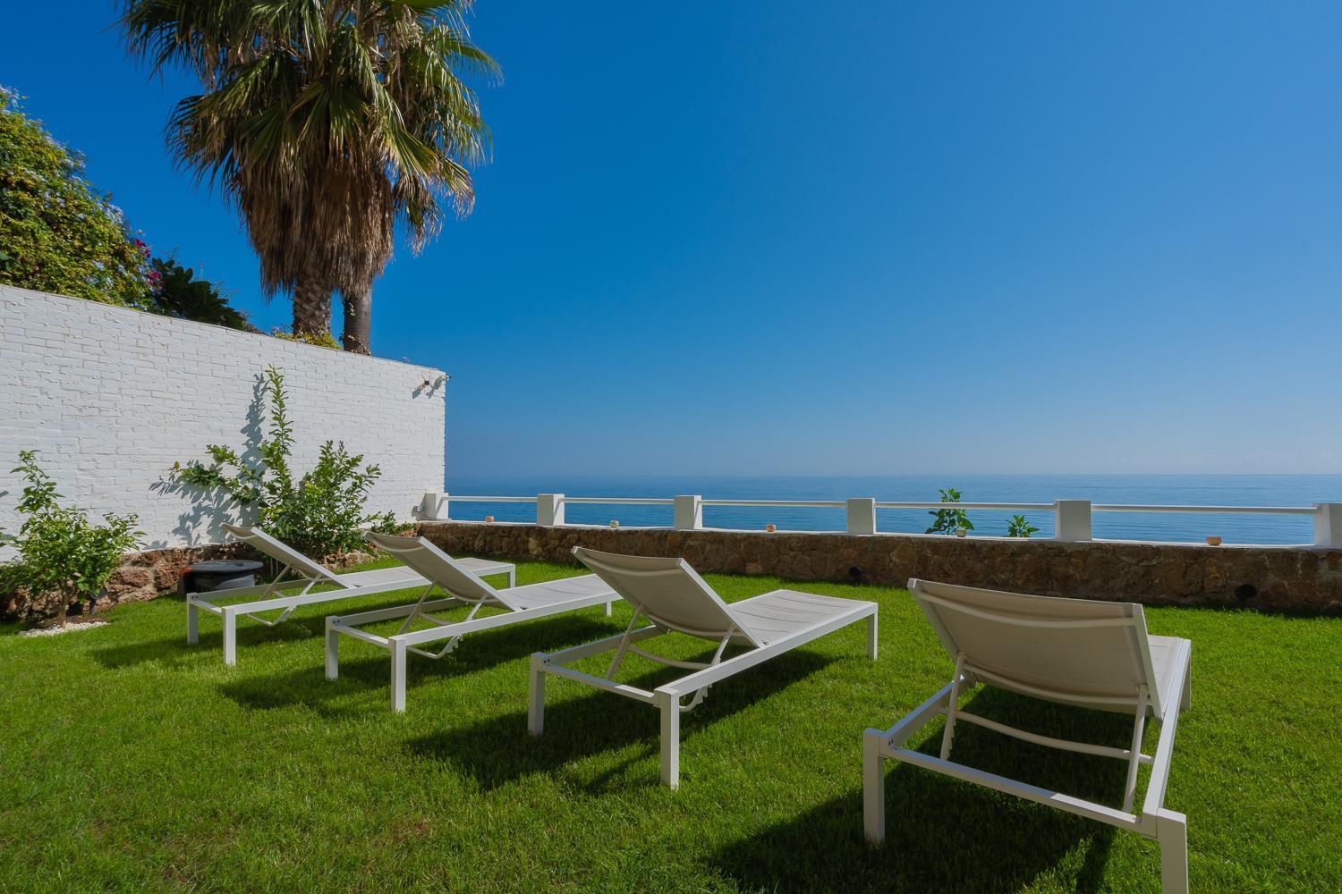 Private 250Sqm Garden Duplex, Jacuzzi, Cinema, Sea View Escape Διαμέρισμα Τορρεμολίνος Εξωτερικό φωτογραφία