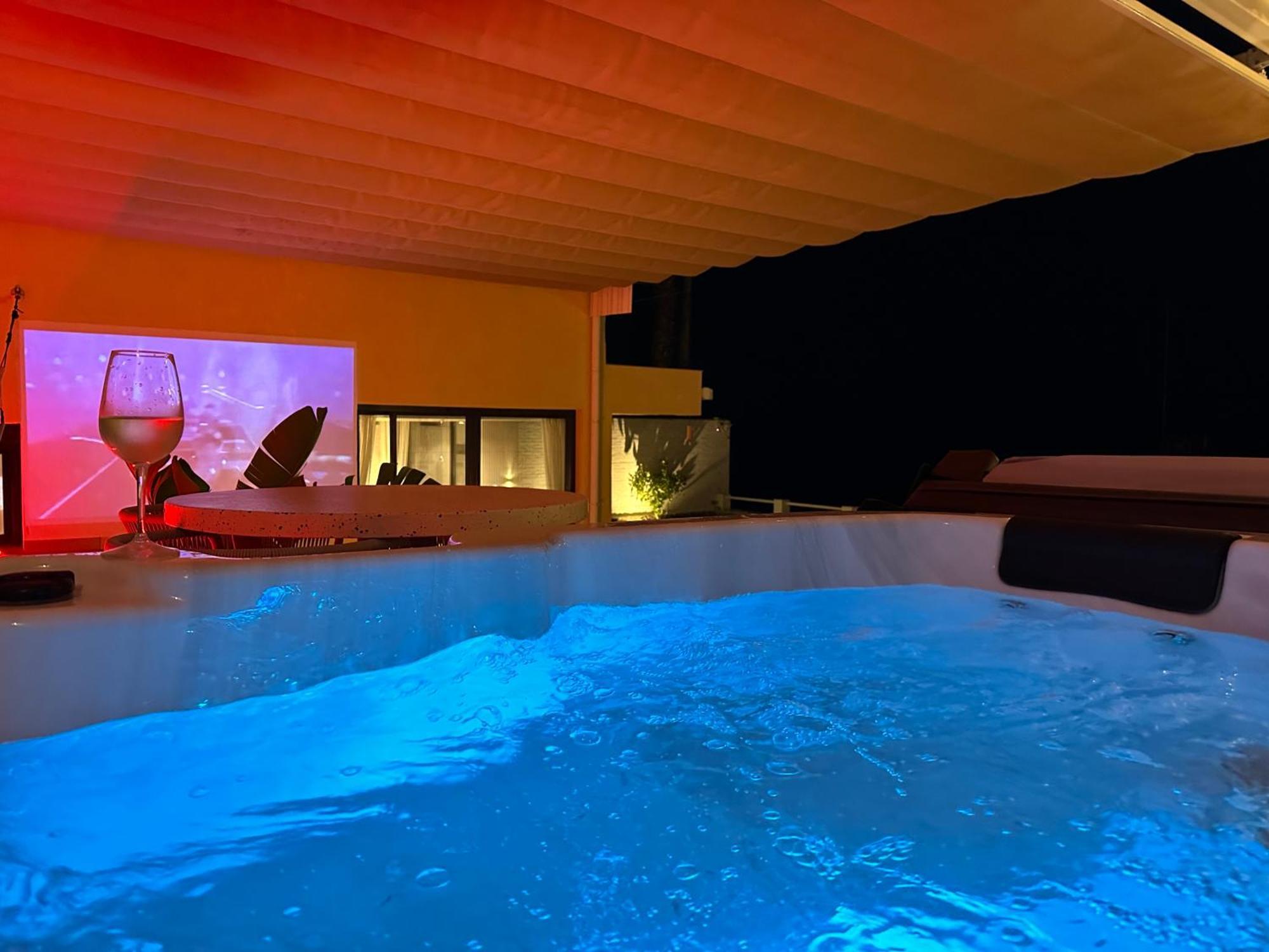 Private 250Sqm Garden Duplex, Jacuzzi, Cinema, Sea View Escape Διαμέρισμα Τορρεμολίνος Εξωτερικό φωτογραφία